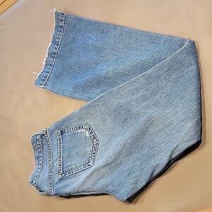 GAP Long & Lean Size 4, Flared Leg Distressed / Worn Condition Denim Blue Jeans